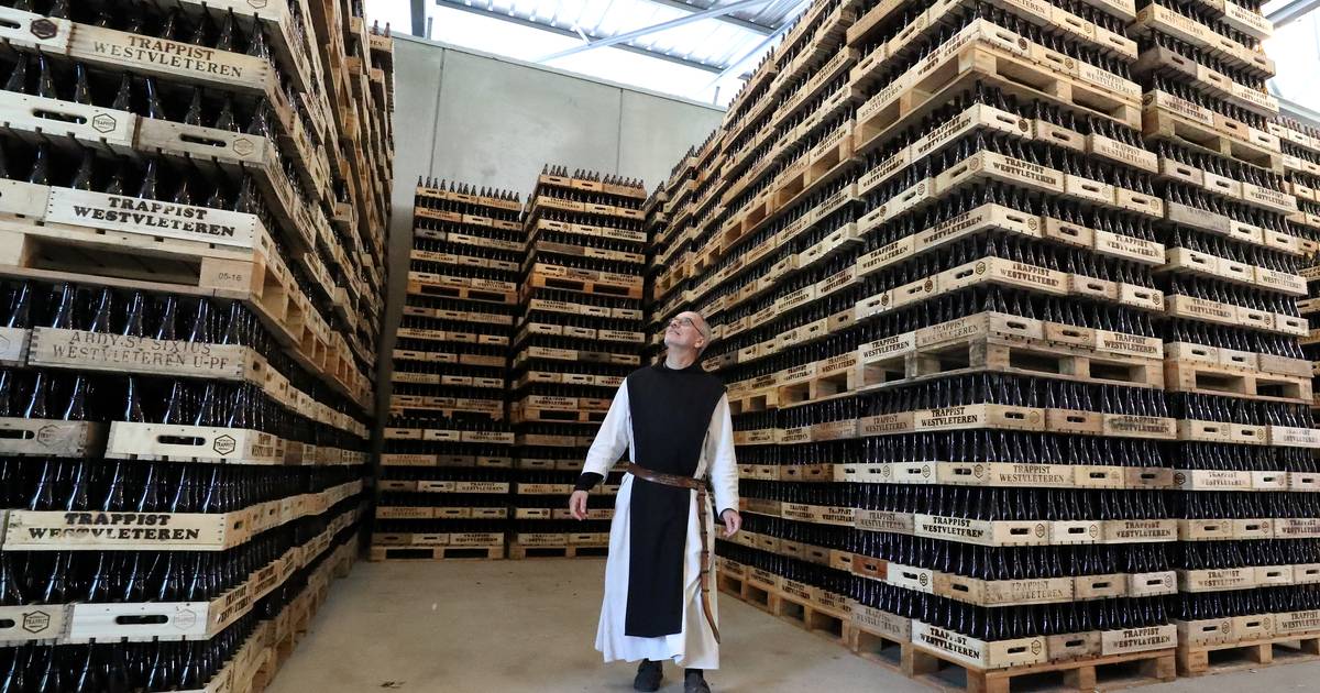 Kit-Westvleteren-12-6-Garrafas-33CL-2-Copos-15cl-1